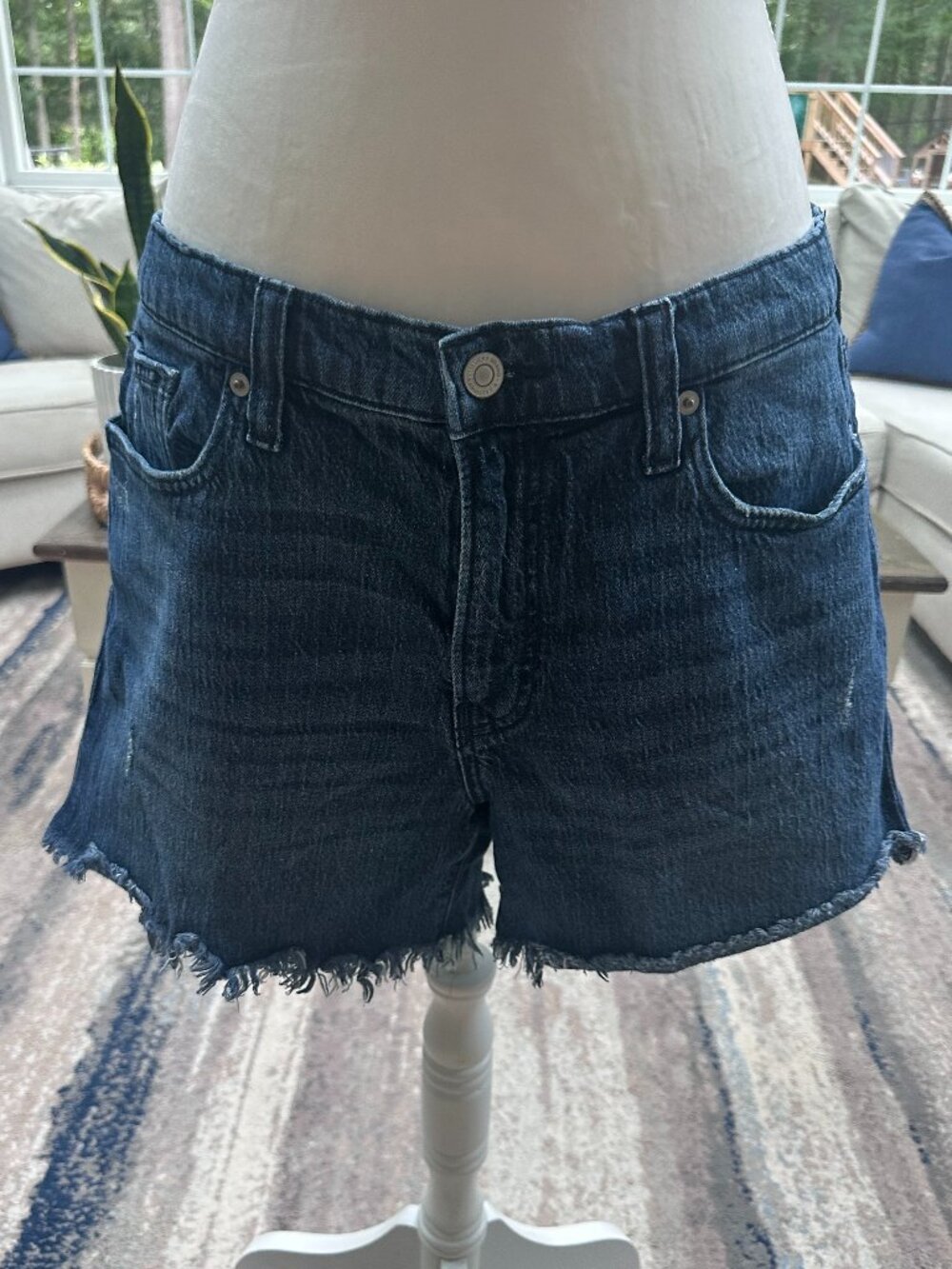 Lucky brand frayed hem jean shorts size 14/32